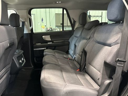 Used 2025 Ford Expedition Active AWD/4WD image 25