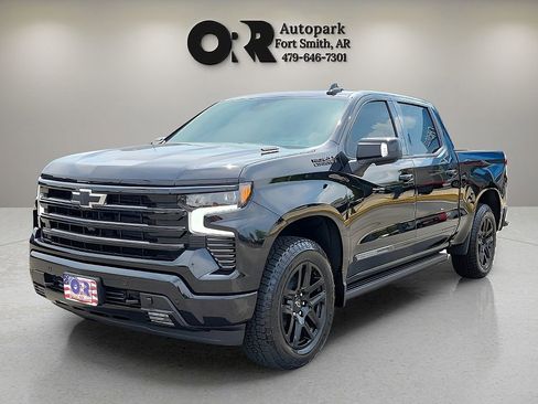 Used 2024 Chevrolet Silverado 1500 High Country w/ Midnight Edition AWD/4WD image 2