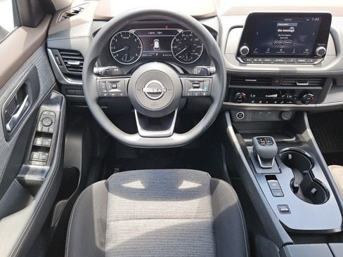 Used 2023 Nissan Rogue SV FWD image 5