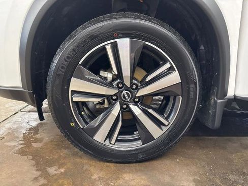 Certified 2025 Nissan Rogue SL FWD image 29
