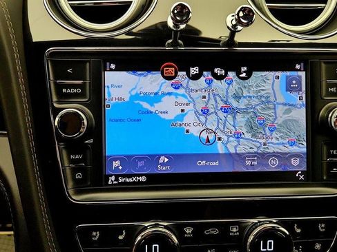 Used 2018 Bentley Bentayga AWD/4WD image 23