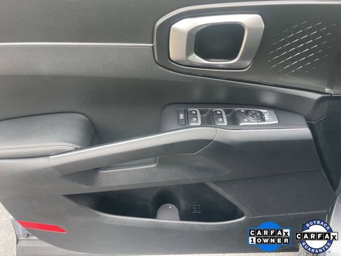 Used 2023 Kia Sorento LX image 11