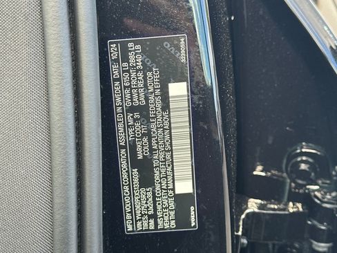 Certified 2025 Volvo XC90 B6 Plus image 31