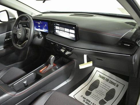 Certified 2025 Nissan Kicks SR image 32