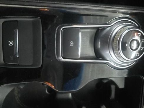 Used 2020 Ford Edge SE FWD image 21