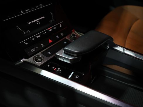 Used 2021 Audi e-tron Premium w/ Convenience Plus Package image 29