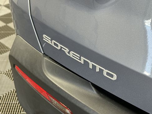 Used 2023 Kia Sorento LX image 16