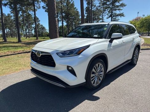 Used 2021 Toyota Highlander Platinum image 7
