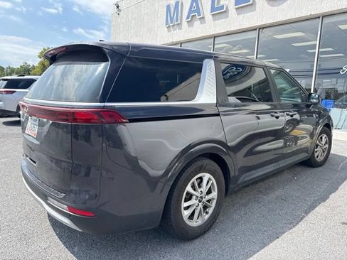 Used 2024 Kia Carnival LX FWD image 1