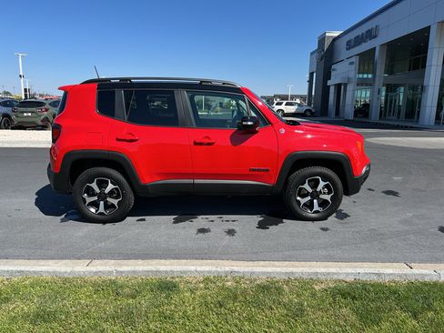 Used 2022 Jeep Renegade Trailhawk w/ Trailer Tow Group AWD/4WD image 8