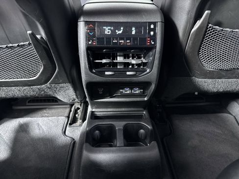 Used 2023 Jeep Grand Cherokee L Limited w/ Luxury Tech Group II AWD/4WD image 28
