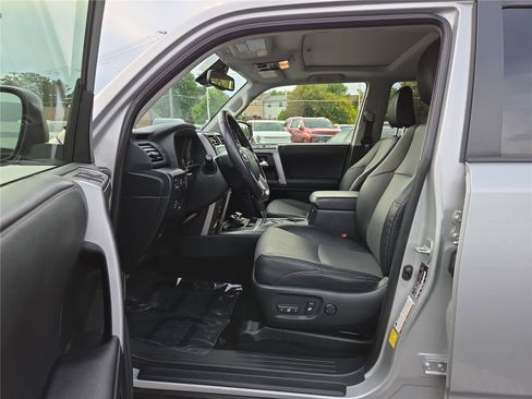 Used 2023 Toyota 4Runner SR5 Premium w/ Moonroof Package AWD/4WD image 13