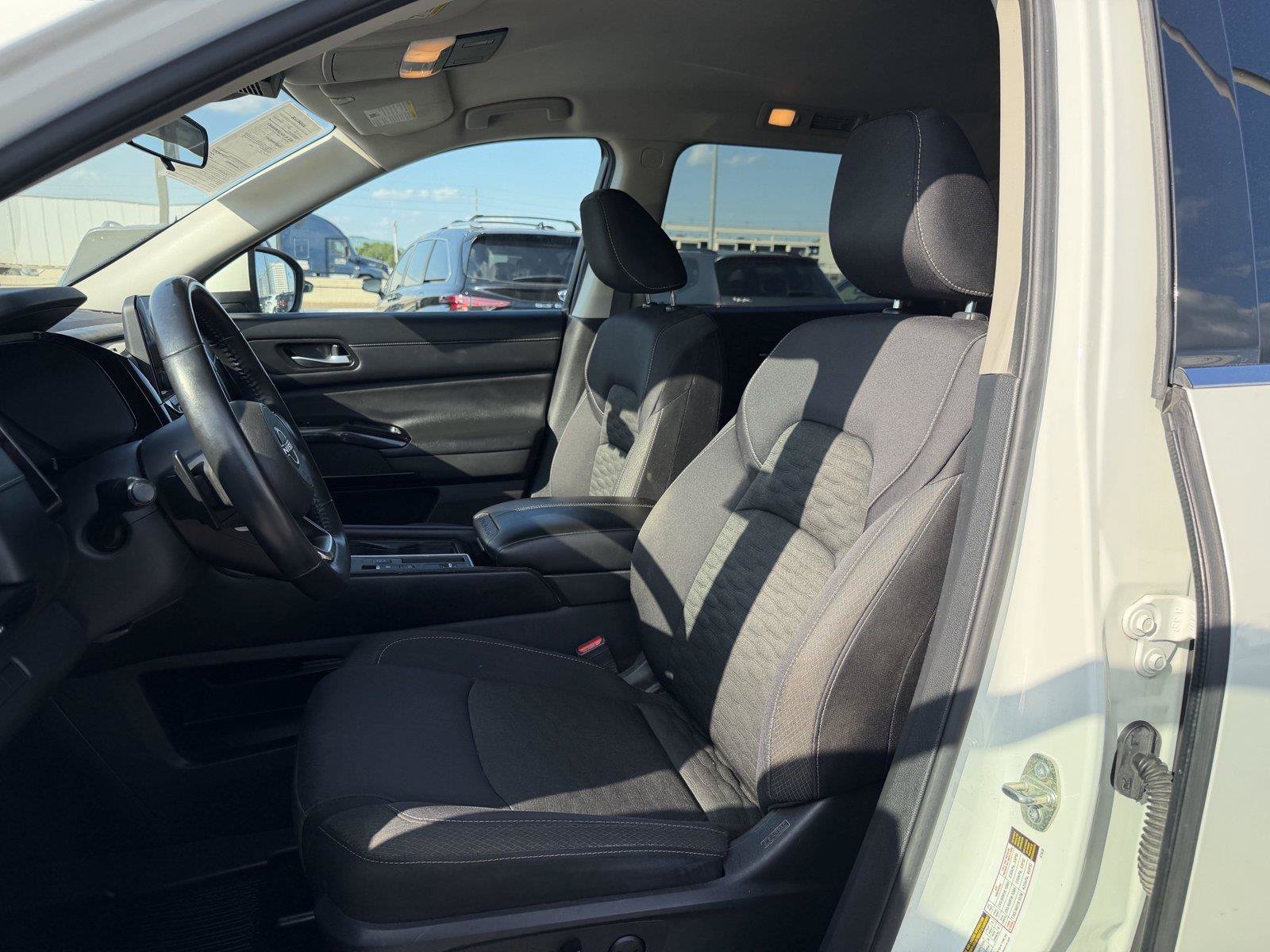 Used 2022 Nissan Pathfinder SV FWD image 15
