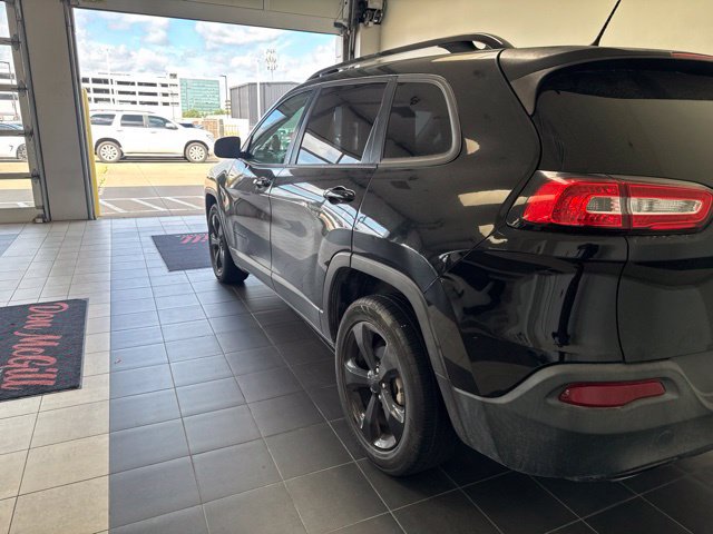 Used 2018 Jeep Cherokee Latitude w/ Altitude Package FWD image 8