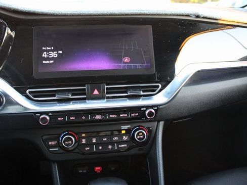 Used 2022 Kia Niro EX Premium image 13