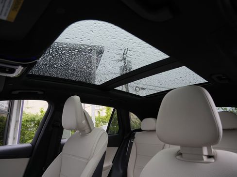 Used 2023 Mercedes-Benz GLC 300 4MATIC w/ Exclusive Trim Package image 25