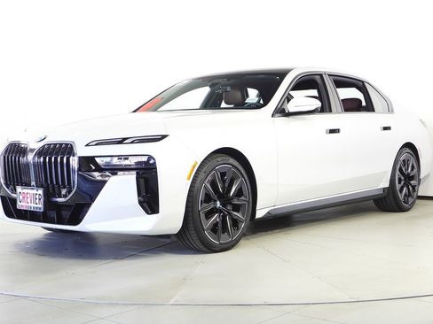 Used 2025 BMW 740i RWD image 2