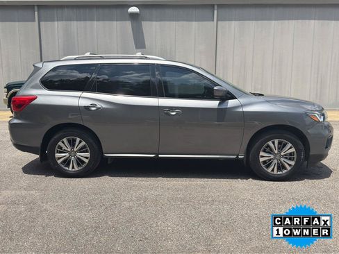 Used 2019 Nissan Pathfinder S FWD image 2