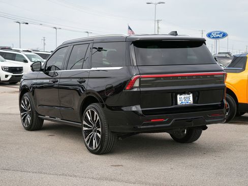 Used 2025 Lincoln Navigator Reserve AWD/4WD image 9