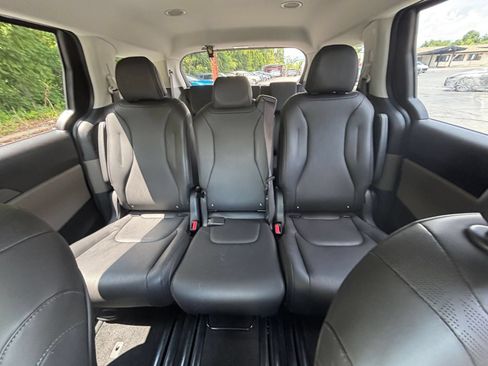 Used 2026 Kia Carnival FWD image 36