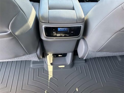 Used 2015 Toyota Highlander Limited image 16