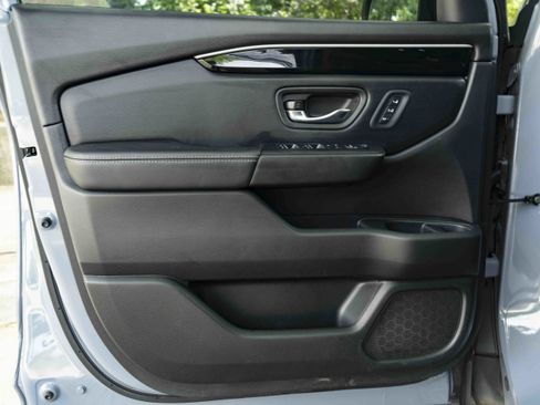 Certified 2025 Honda Pilot Touring image 37