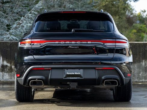 Certified 2025 Porsche Macan AWD/4WD image 10
