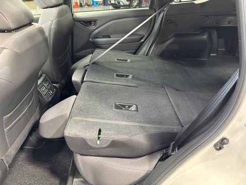 Used 2025 Subaru Forester Premium AWD/4WD image 33