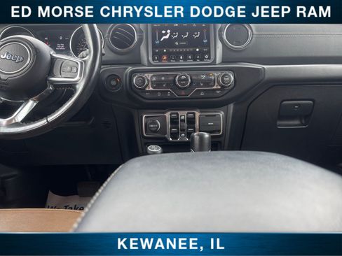Used 2022 Jeep Wrangler Unlimited Sahara w/ LED Lighting Group AWD/4WD image 11