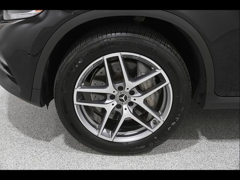 Used 2019 Mercedes-Benz GLC 300 4MATIC image 21