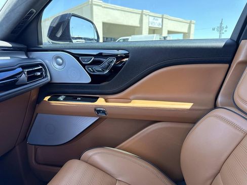 Certified 2025 Lincoln Aviator Black Label w/ Jet Appearance Package AWD/4WD image 22