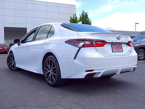 Used 2022 Toyota Camry SE FWD image 7