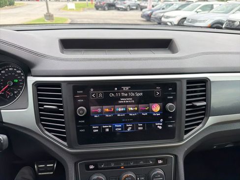 Certified 2021 Volkswagen Atlas Cross Sport SE w/ Panoramic Sunroof Package FWD image 22
