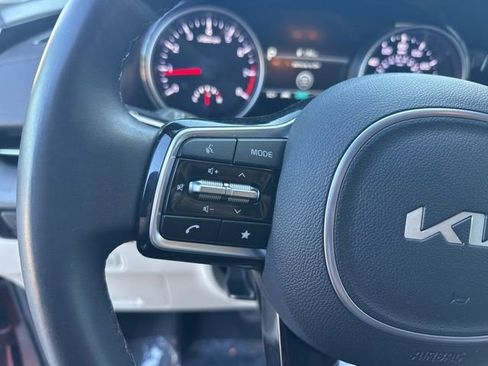 Used 2024 Kia Carnival EX FWD image 23