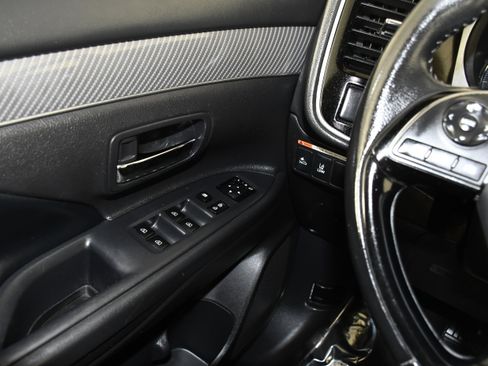 Used 2020 Mitsubishi Outlander SEL AWD/4WD image 33