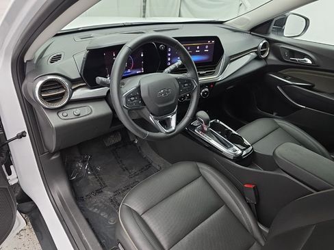 Used 2025 Chevrolet Trax ACTIV w/ Sunroof Package image 11