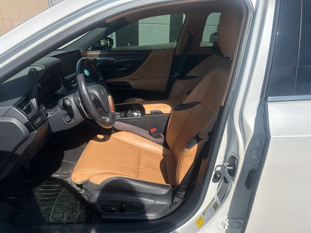 Used 2023 Lexus ES 300h Ultra Luxury w/ Accessory Package (Z1) FWD image 11