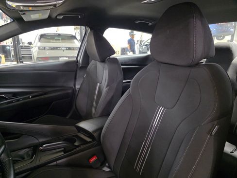 Certified 2025 Hyundai Elantra Sport FWD image 21