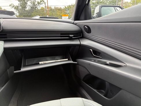 Used 2025 Hyundai Elantra Limited FWD image 39