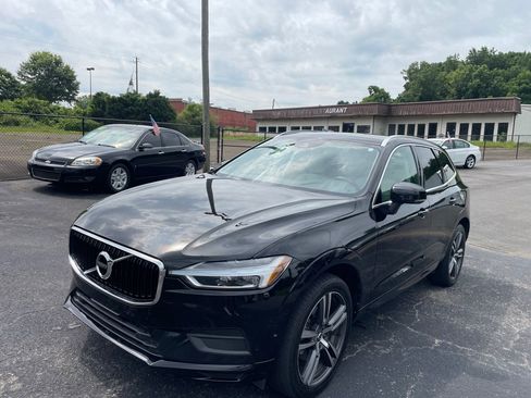 Used 2018 Volvo XC60 T5 Momentum w/ Vision Package AWD/4WD image 2