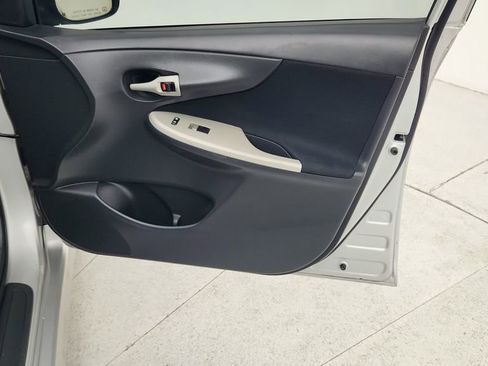 Used 2013 Toyota Corolla S image 30