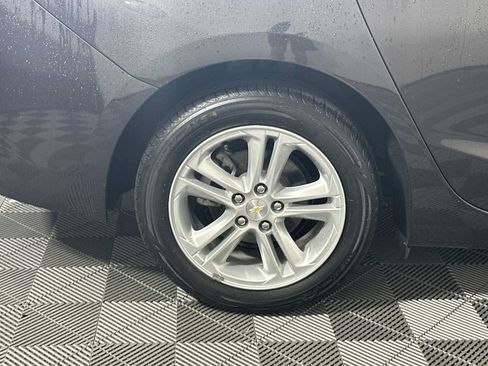 Used 2017 Chevrolet Cruze LT w/ Convenience Package FWD image 20