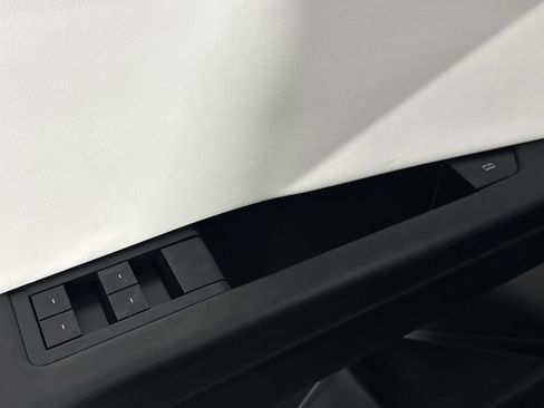 Used 2024 Tesla Cybertruck AWD Crew Cab image 17