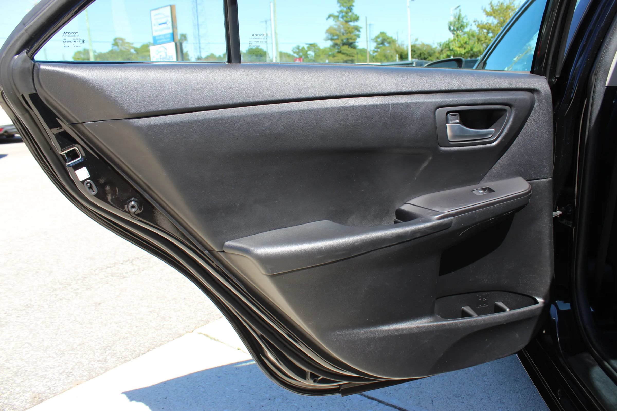 Used 2016 Toyota Camry LE FWD image 18
