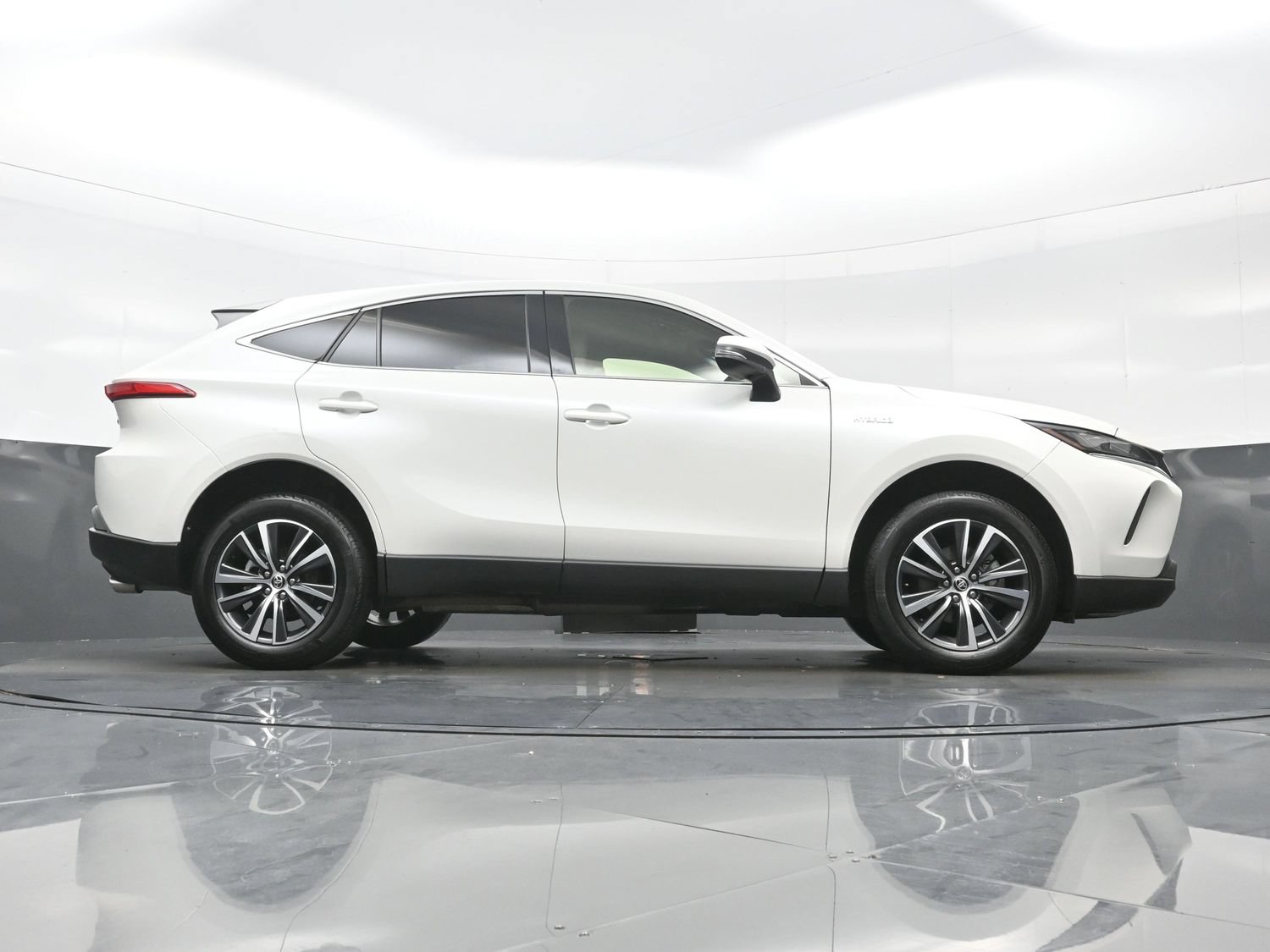 Used 2021 Toyota Venza LE AWD/4WD image 33