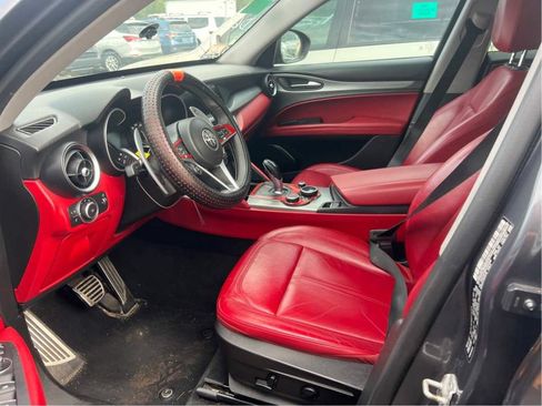 Used 2018 Alfa Romeo Stelvio Sport w/ Quick Order Package 22J Sport AWD/4WD image 4