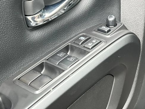 Used 2022 Nissan Titan PRO-4X w/ Pro-4x Convenience Package AWD/4WD image 17