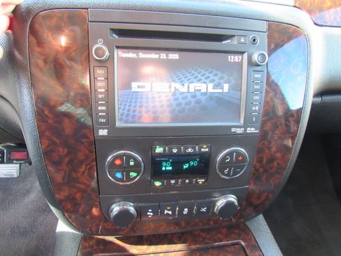 Used 2013 GMC Yukon XL Denali image 20