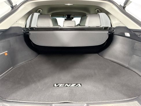 Certified 2024 Toyota Venza Limited image 40