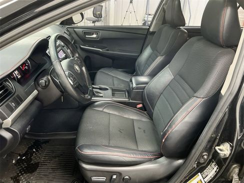 Used 2016 Toyota Camry XLE image 19